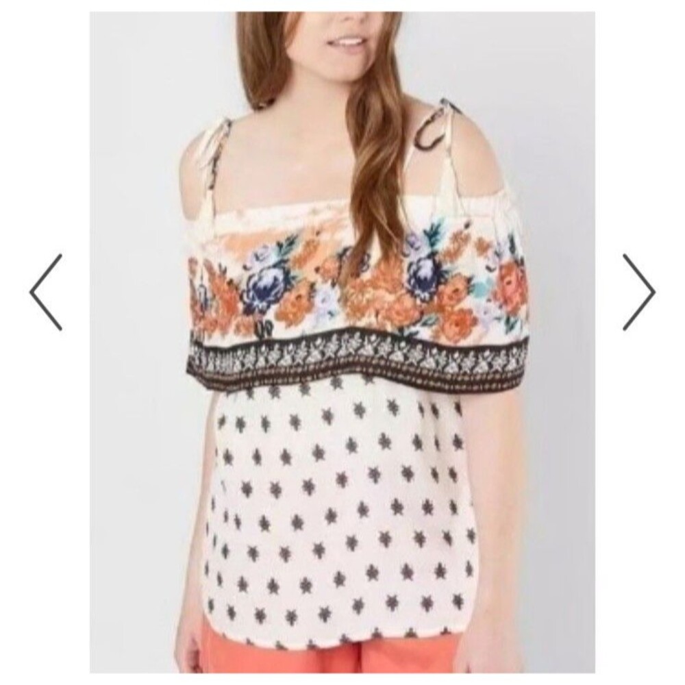 coco + jaimeson Top Womens L NWT Off Shoulder Floral Boho Tassel Buckle Rayon